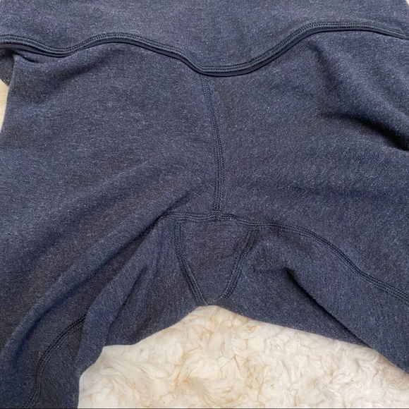 GRAY LULULEMON CAPRI LEGGINGS - Picture 5 of 6